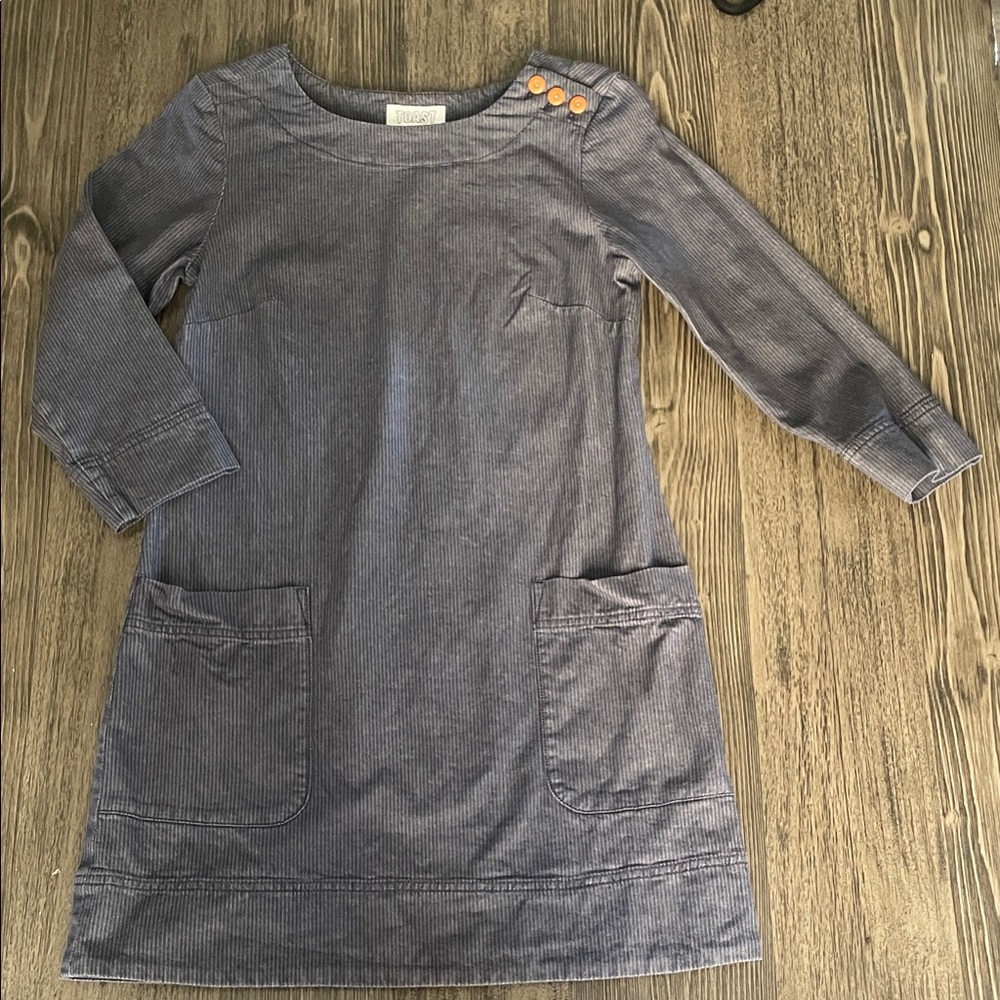 Brand: TOAST made in Poland Stylish Gray Dress with Orange Accents